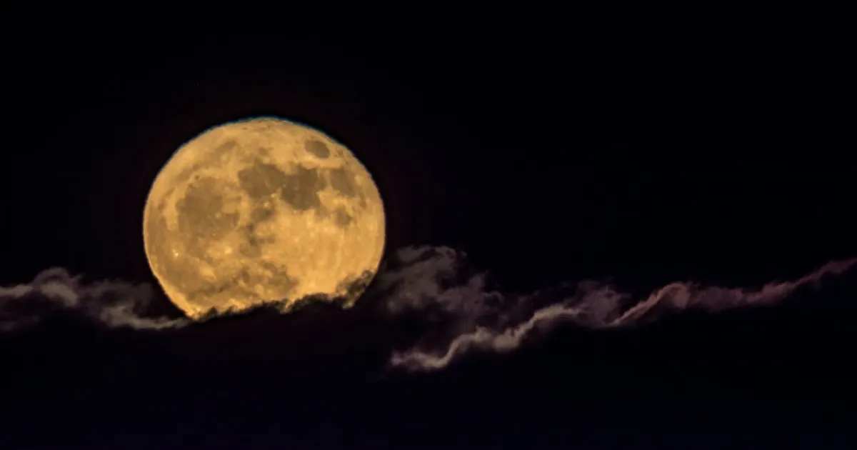 How to use the Astrolas Lunar Return tool: a monthly chart you can actually plan with