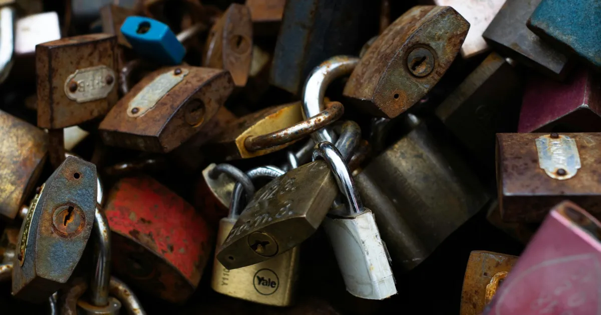 Saturn in the 8th house: trust that has to be earned