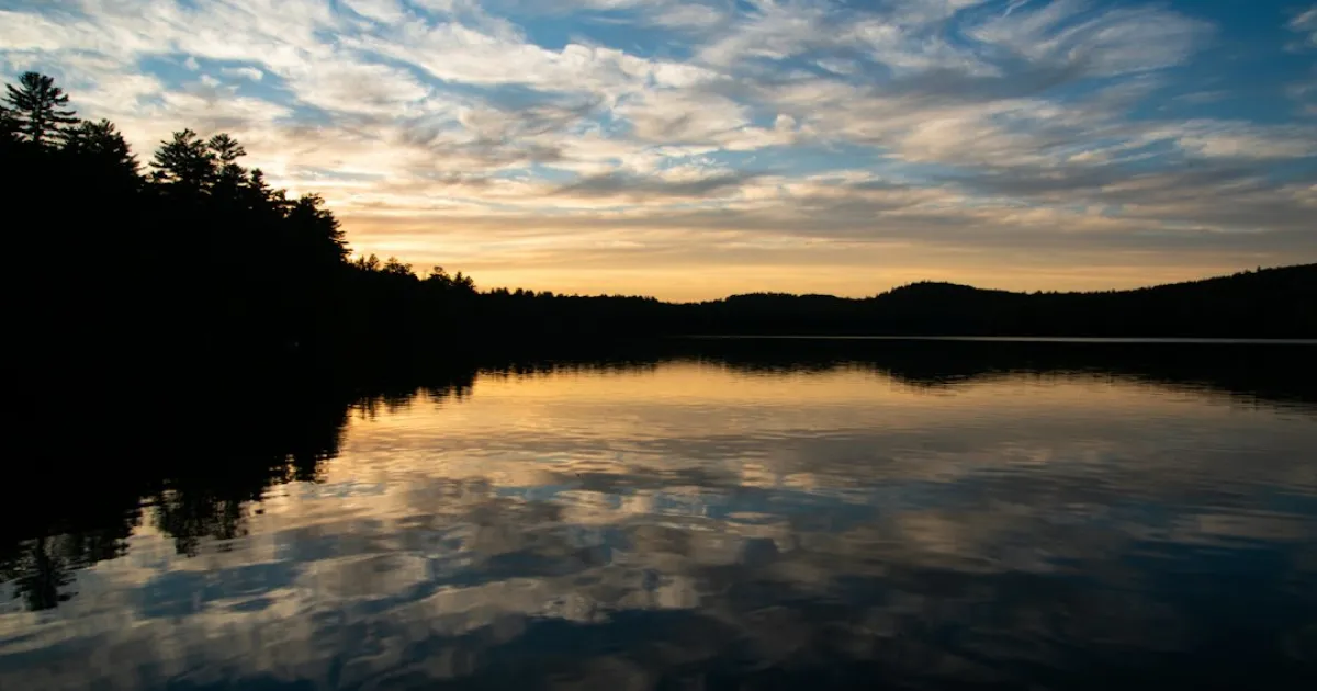Transit Saturn trine natal Moon: calm, order and a home that works