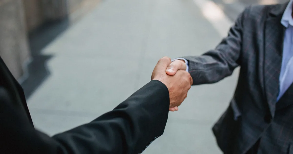 Sun sextile Moon: an easy truce between wants and needs