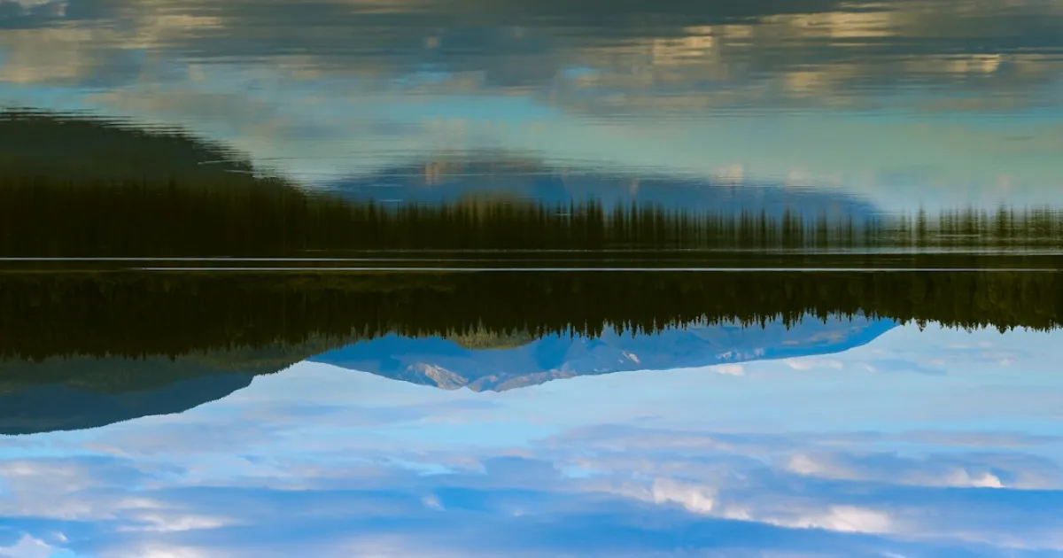 Uranus trine Pluto: radical change that flows instead of breaks